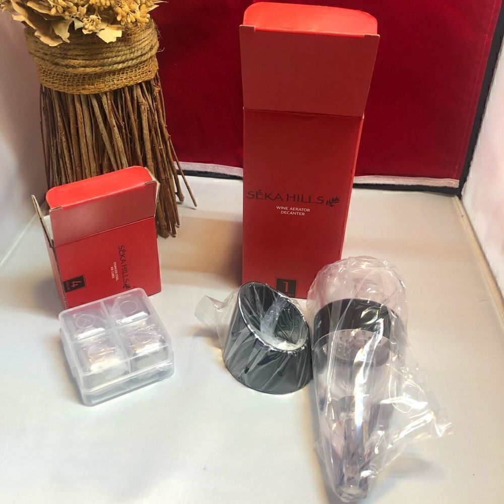 Seka Hills Wine Aerator Decanter W/ 4 Stainless Steel Ice cubes-New in Box